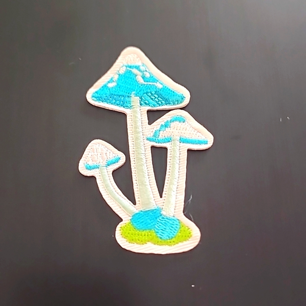 MUSHROOM HIPPIE EMBROIDERY IRON ON PATCH 2.5 x1